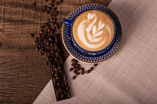 Ücretsiz cappuccino, Fincan, fincan tabağı içeren Ücretsiz stok fotoğraf Stok Fotoğraflar