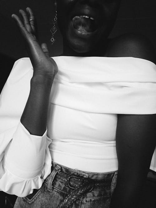 Gratis stockfoto met Afro-Amerikaans, blote schouder, detailopname