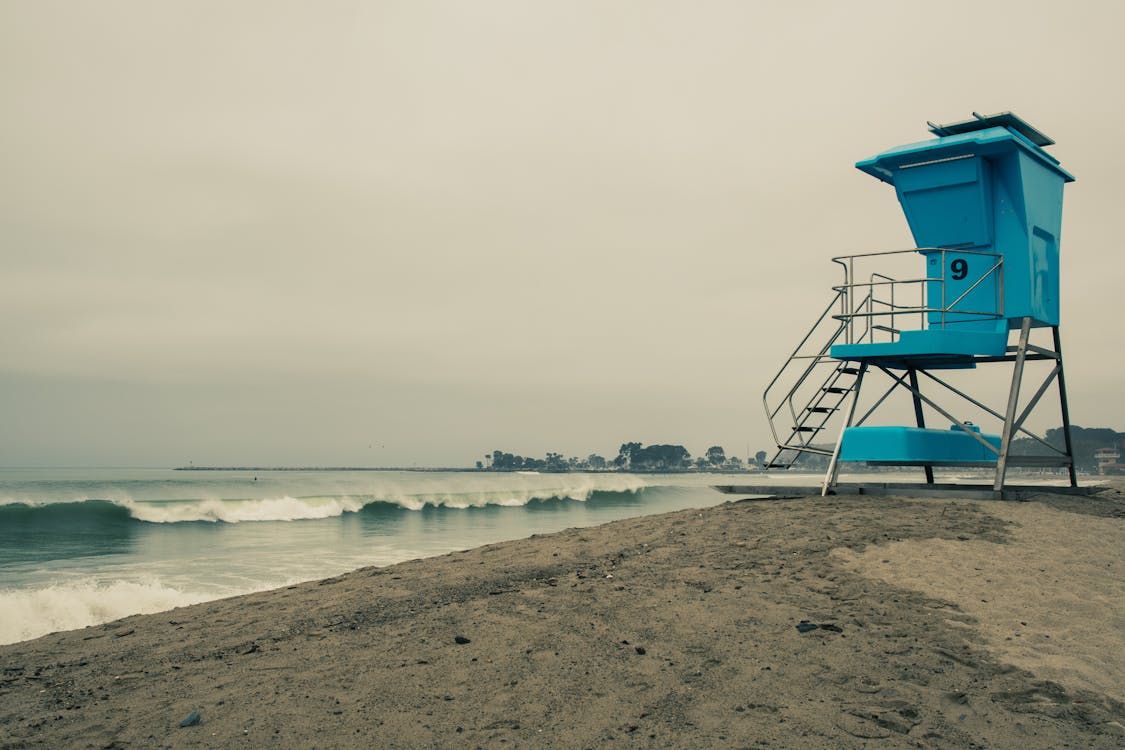 Free Blue Lifeguard Tower at the Beach Stock Photo