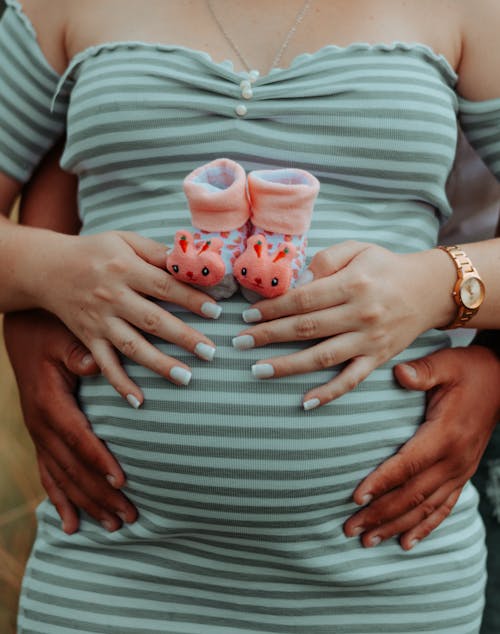 bebek yumru, çoraplar, dikey atış içeren Ücretsiz stok fotoğraf