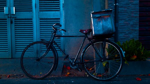Free Black and Red Commuter Bike Stock Photo