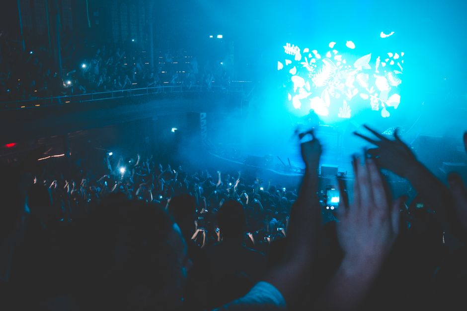 Rádio Online vs. Apps Exclusivos DJs: Descubra o Melhor Caminho para Explorar Novos Sons