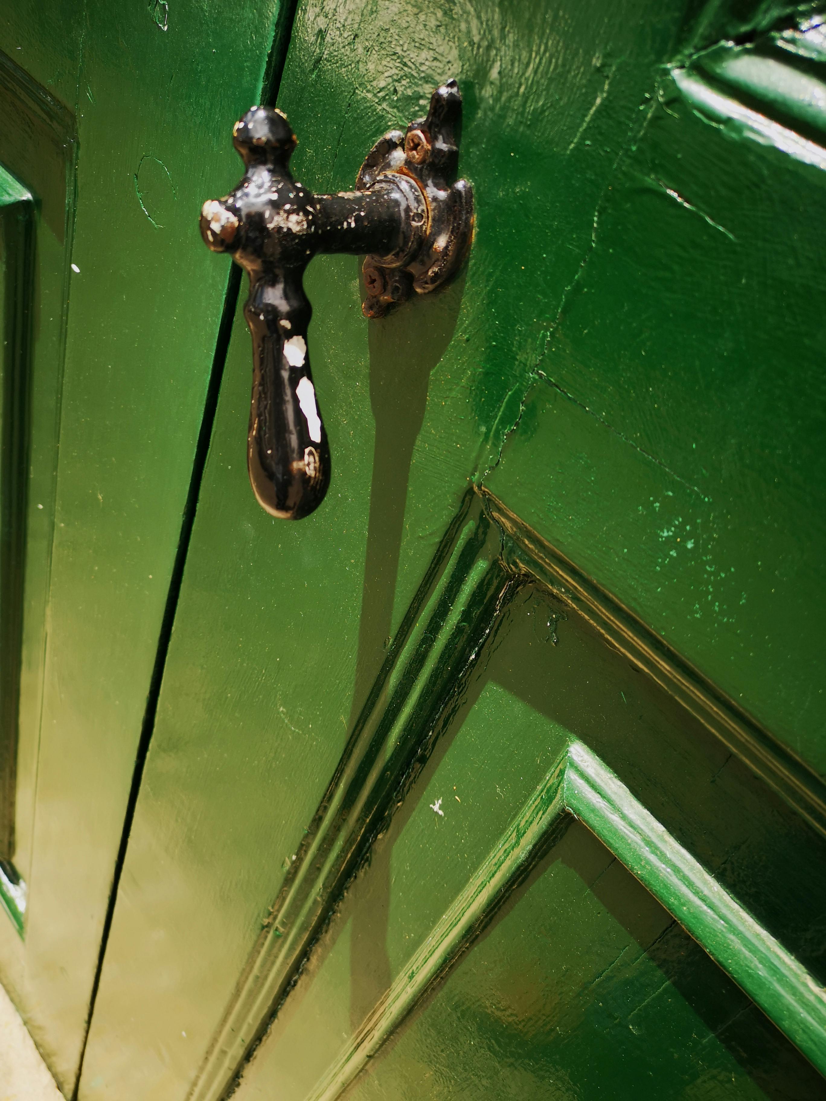 Fish oil capsules in a spoon next to fresh salmon fillet