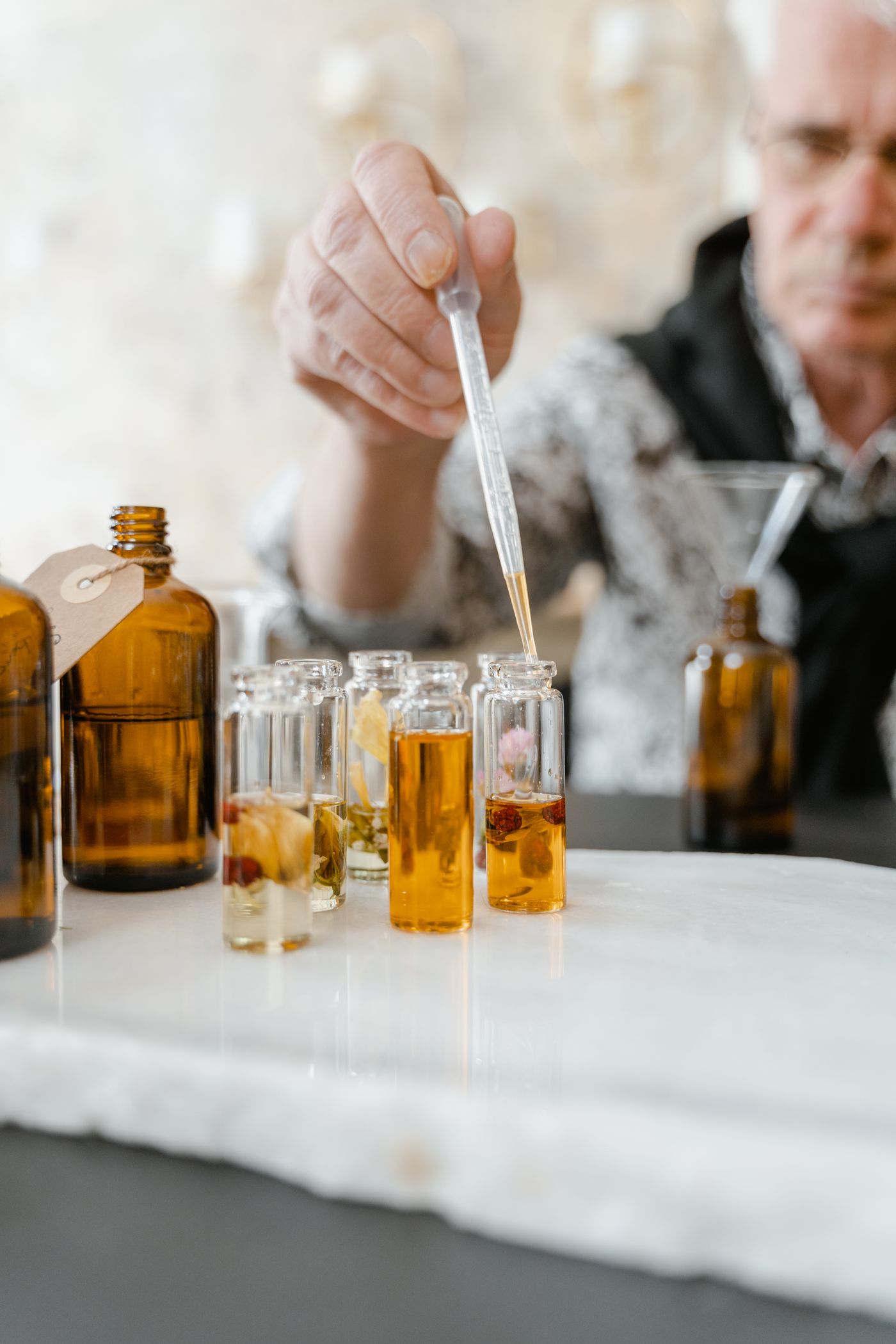Fragrance preparation with a dropper and glass bottles