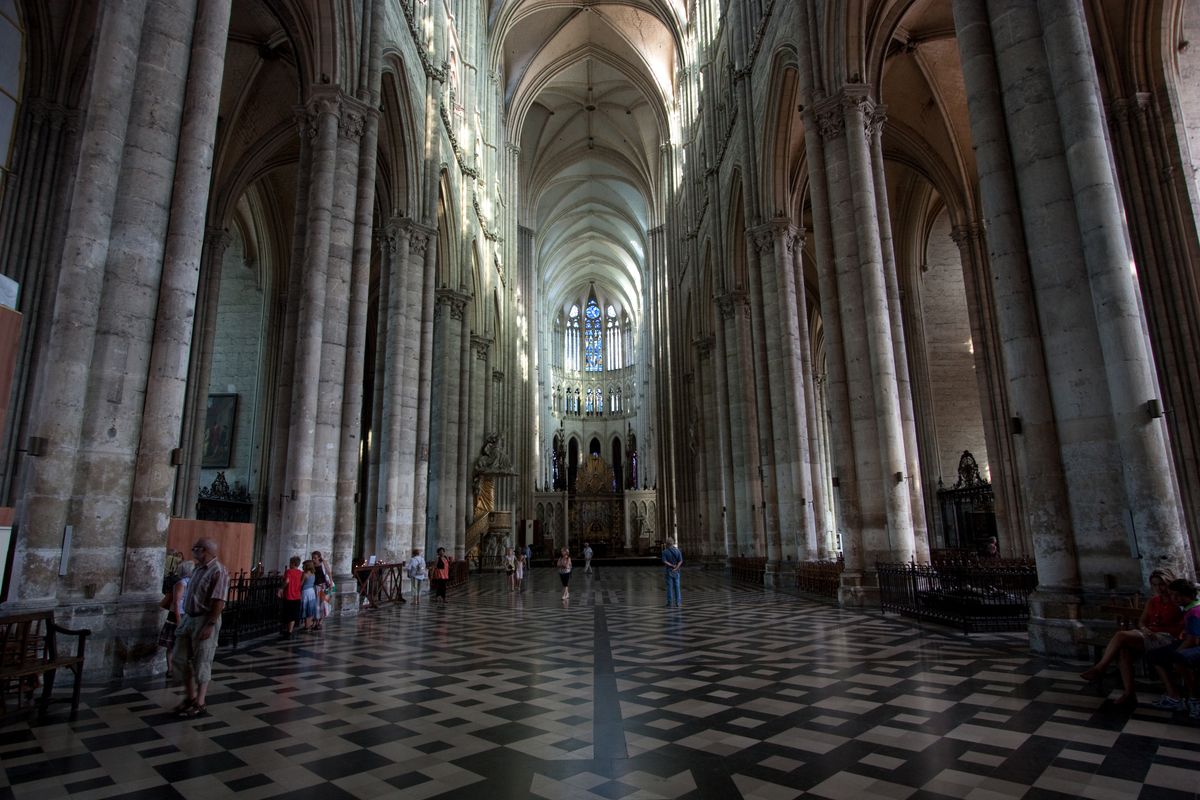 Intérieur voûté de la cathédrale d'Amiens