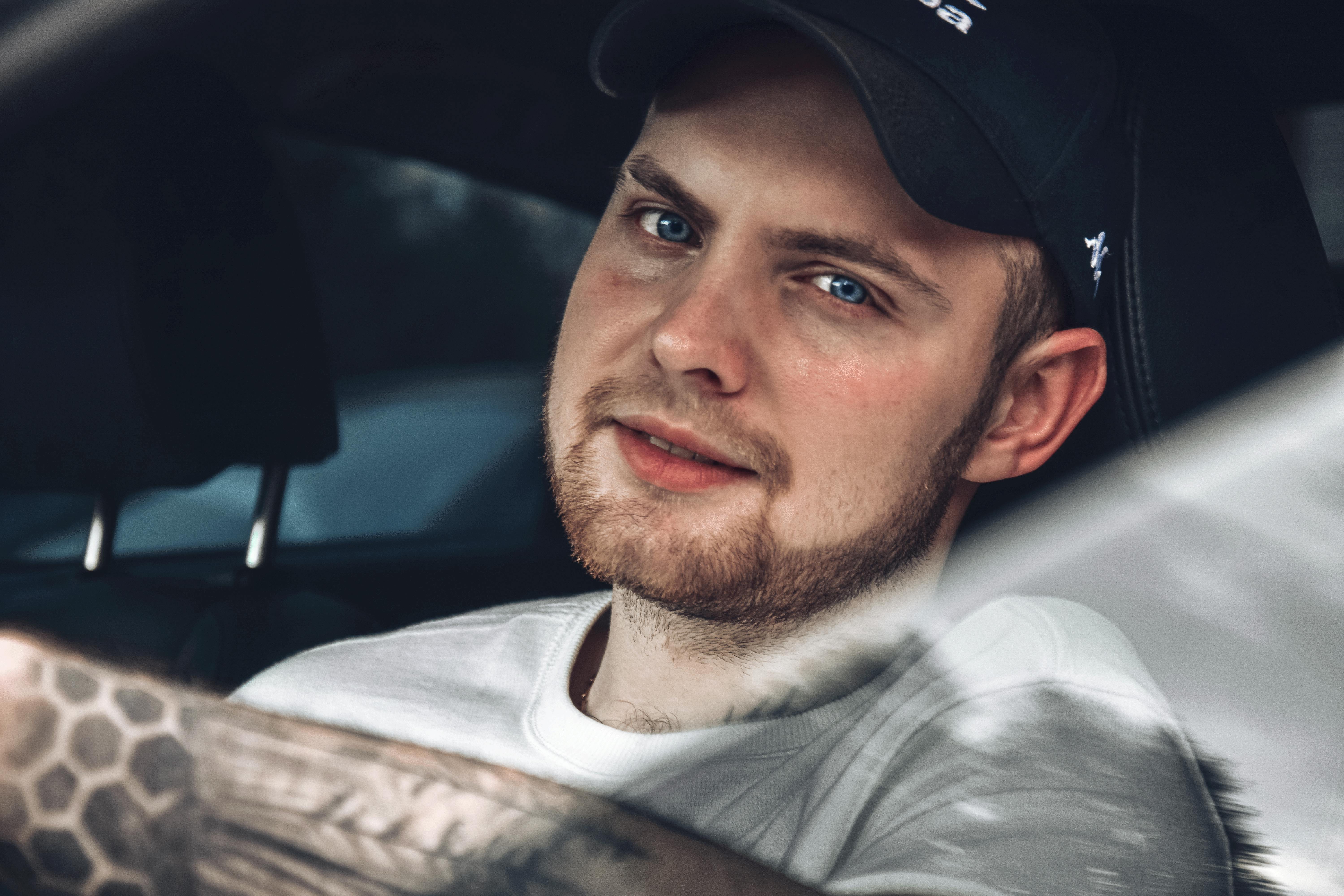 Take a Closer Look at the Zoox Autonomous Vehicle (Photo Gallery) - Car and Driver — Photo by PSRVSKY PI on Pexels