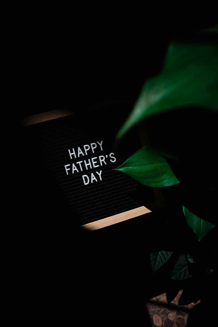  Happy Father's Day Text On Dark Background