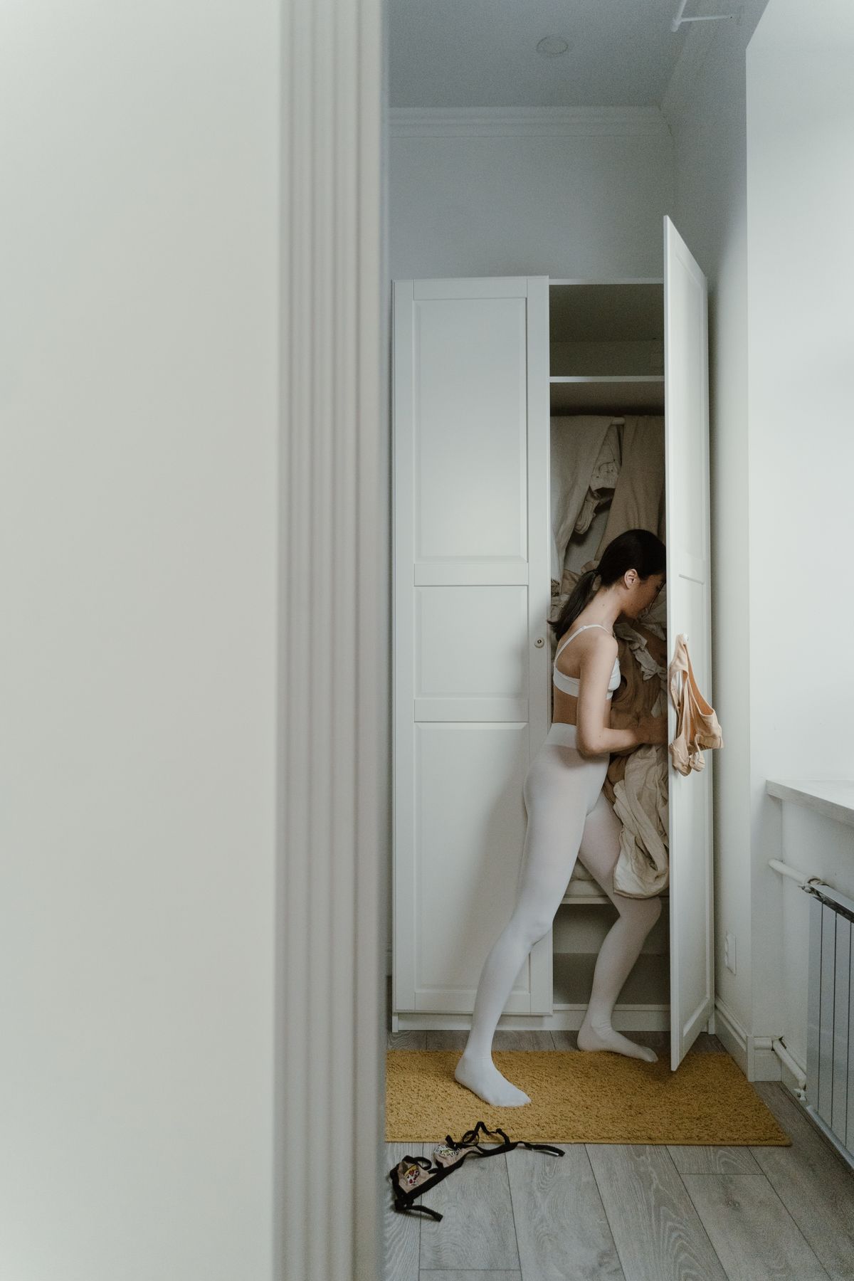 Organização profissional de roupas em closet — serviço de personal organizer em Buritizinho