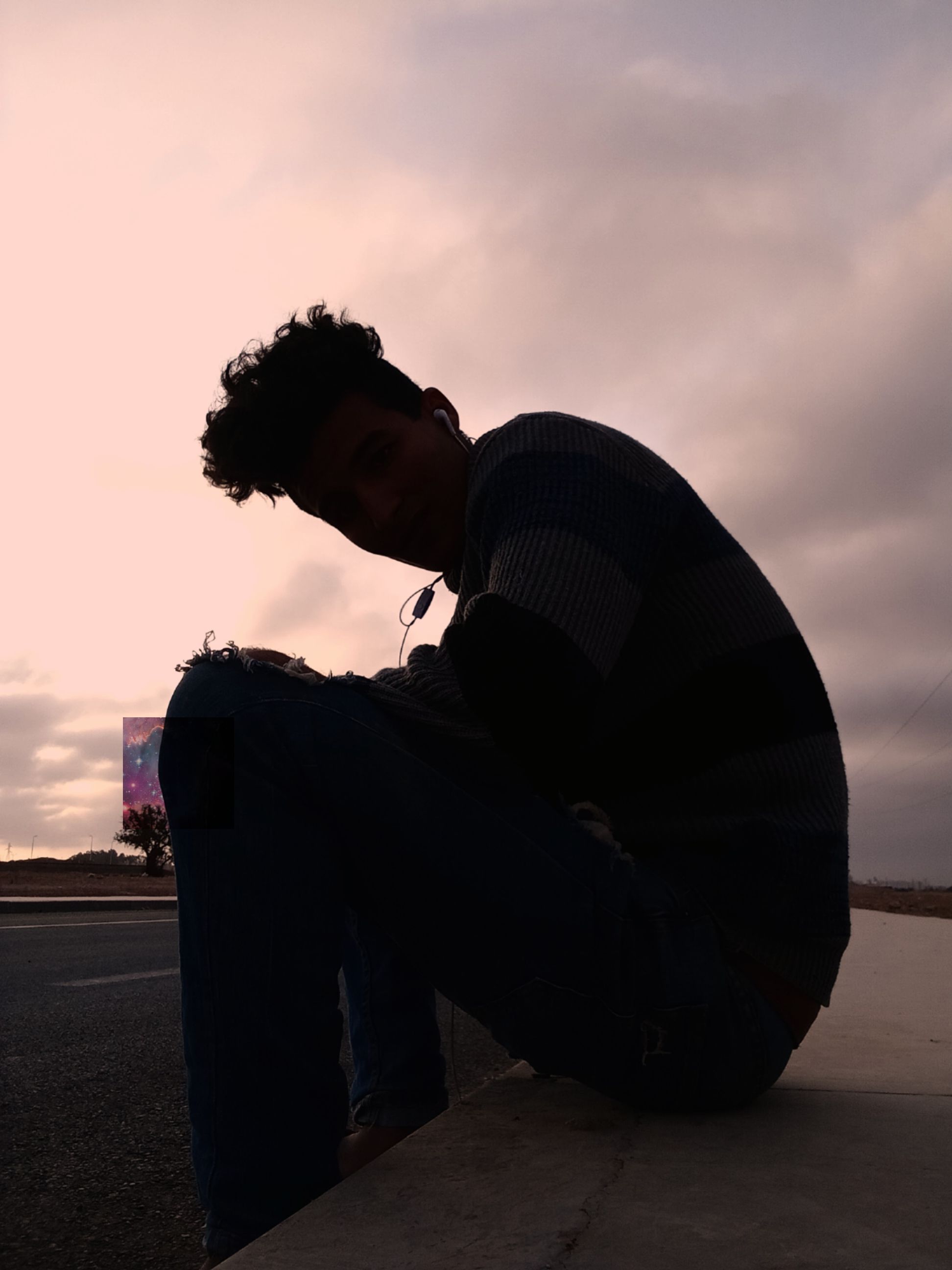 استوديو بلاتينوم جيمز يفوز بتمويل ضخم لتطوير لعبته الجديدة أجهزة ألعاب حديثة وشاشة تلفاز تعرض لعبة إلكترونية