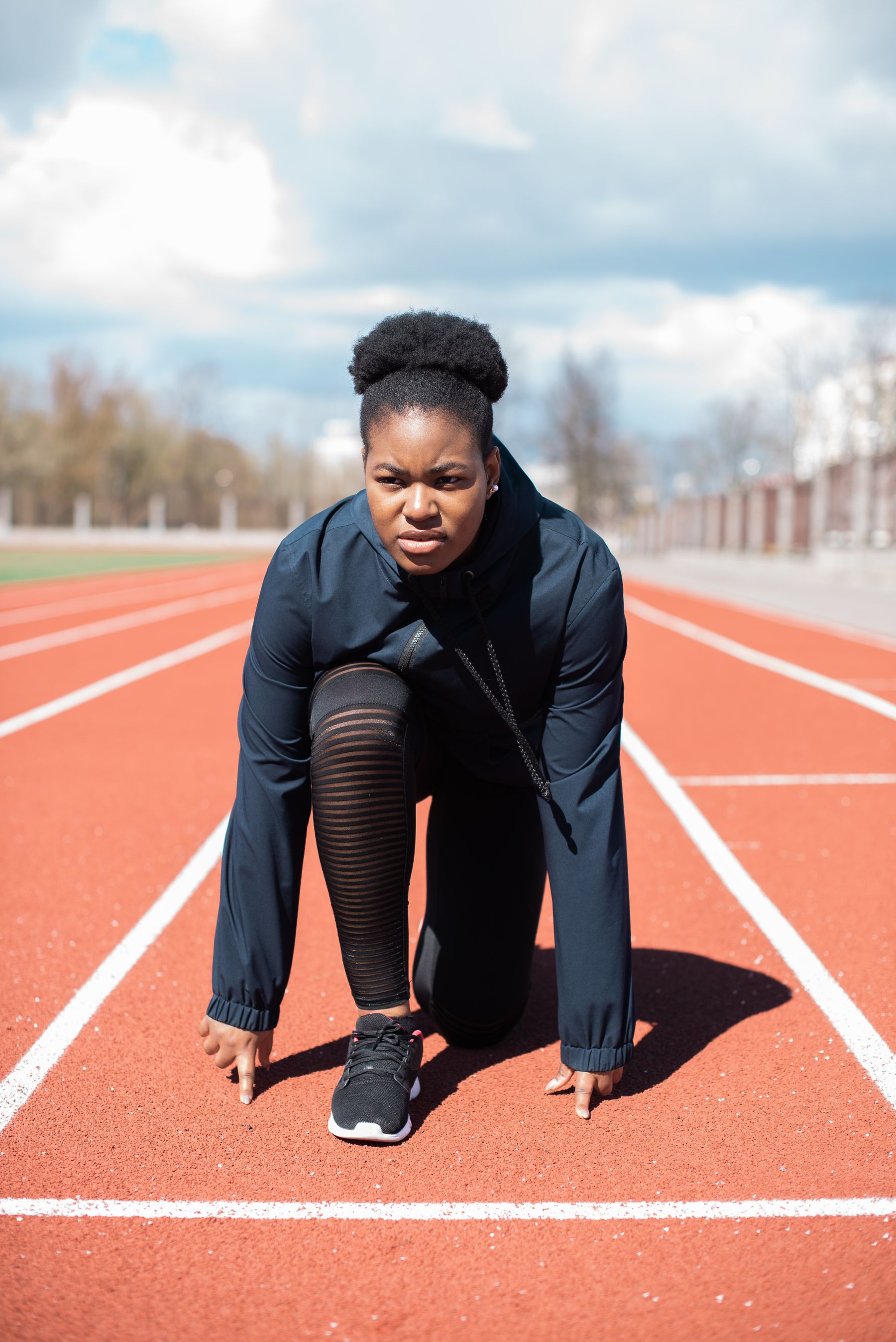 Runner in performance activewear preparing for an outdoor training session