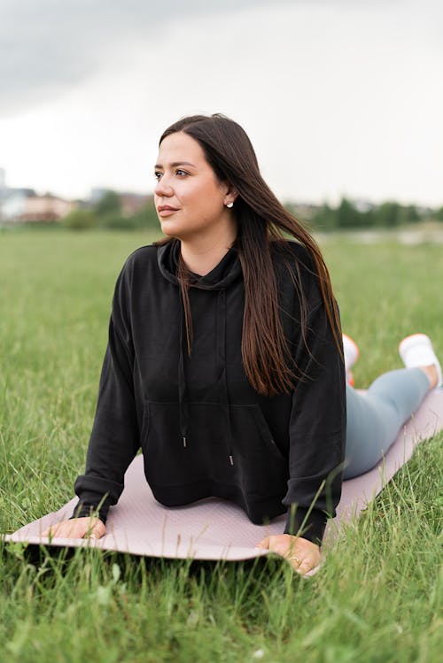 Free Woman Doing an Up Dog Pose  Stock Photo