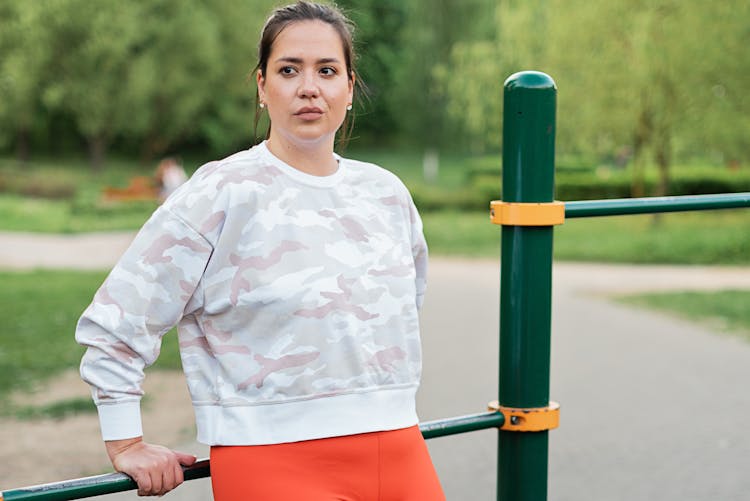 Pretty Woman In Activewear Holding A Monkey Bar