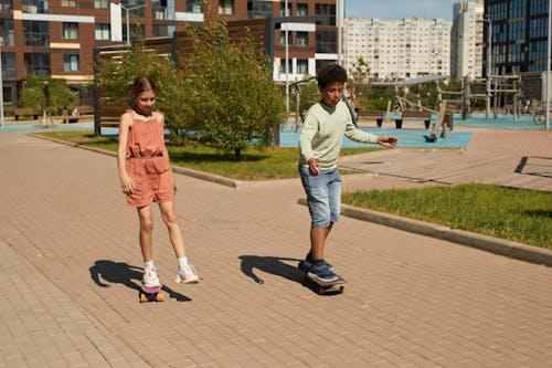 無料 アフリカ系アメリカ人の少年, スケートボード, パークの無料の写真素材 写真素材