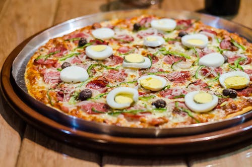 Ücretsiz Yumurtalı Pizza Fotoğrafı Stok Fotoğraflar