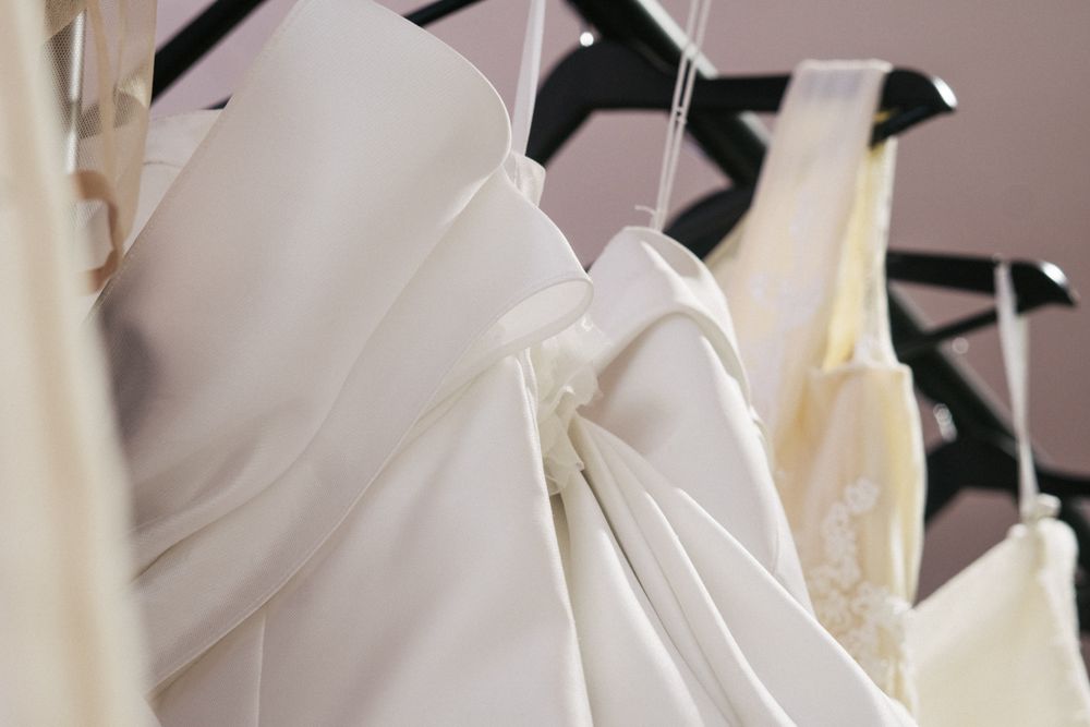 A mirror and seating area in a bridal fitting room