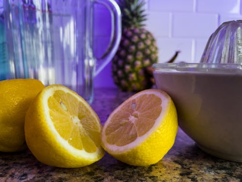 Free Close-Up Photo of Sliced Lemons Stock Photo