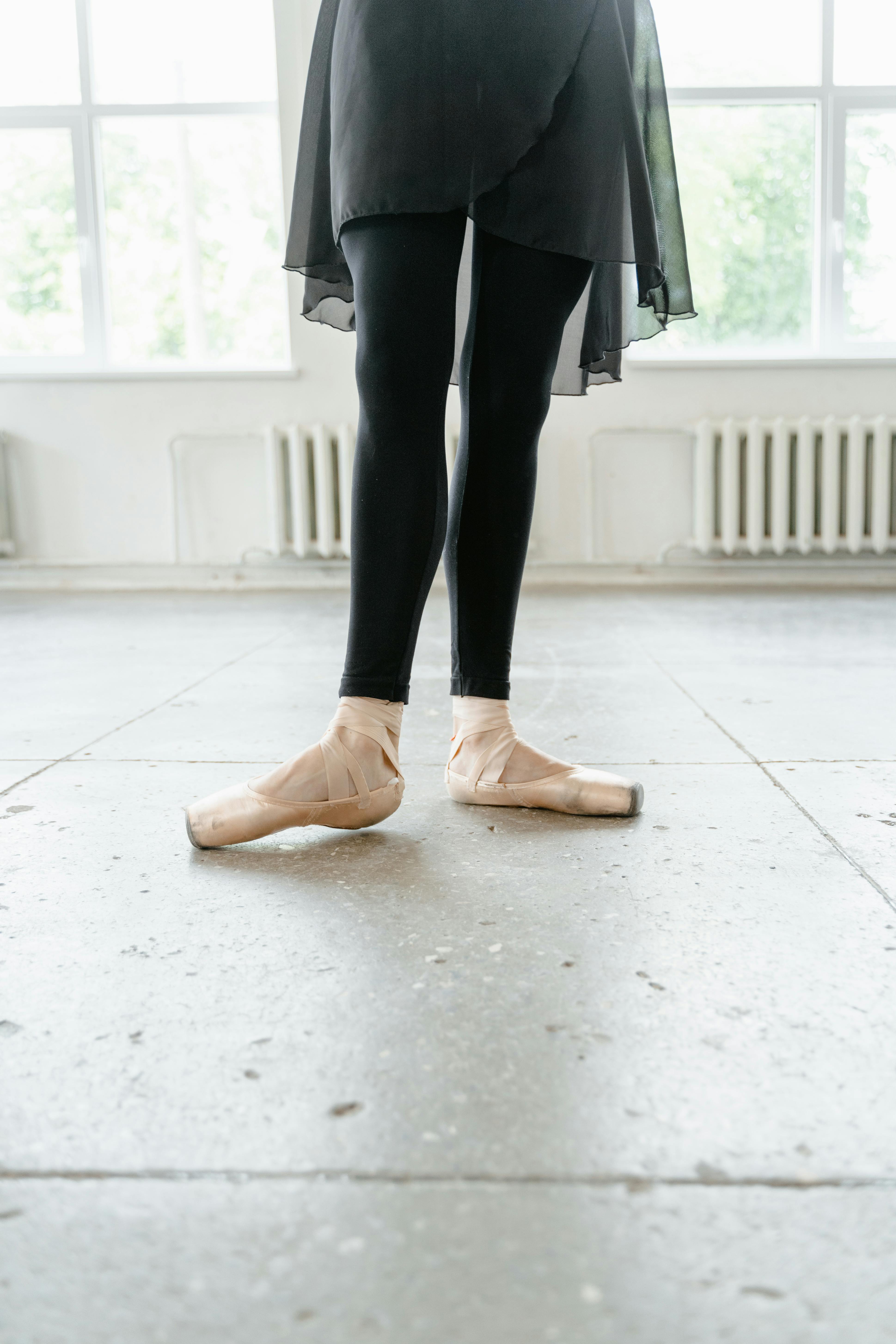 How Fashion People Wear Ballet Flats and Leggings | Who What Wear