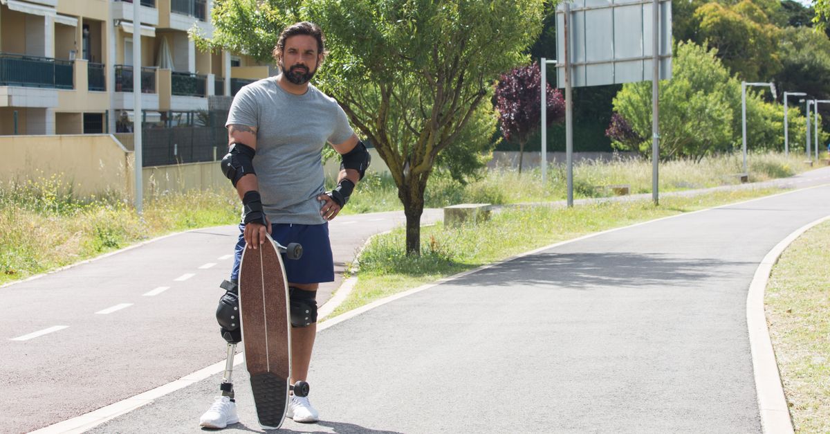 Γιατί νιώθω έναν ξαφνικό οξύ πόνο πίσω από το γόνατο όταν περπατάω;