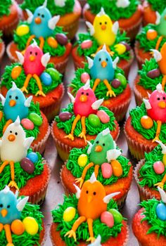 Vibrant cupcakes adorned with icing chicks and Easter eggs, perfect for celebrations.