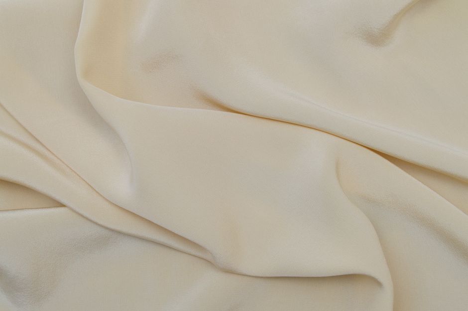Blus putih elegan Blus putih elegan
