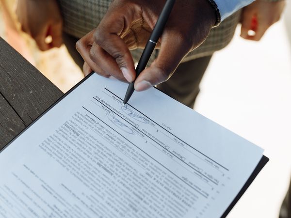 Firma de un contrato societario