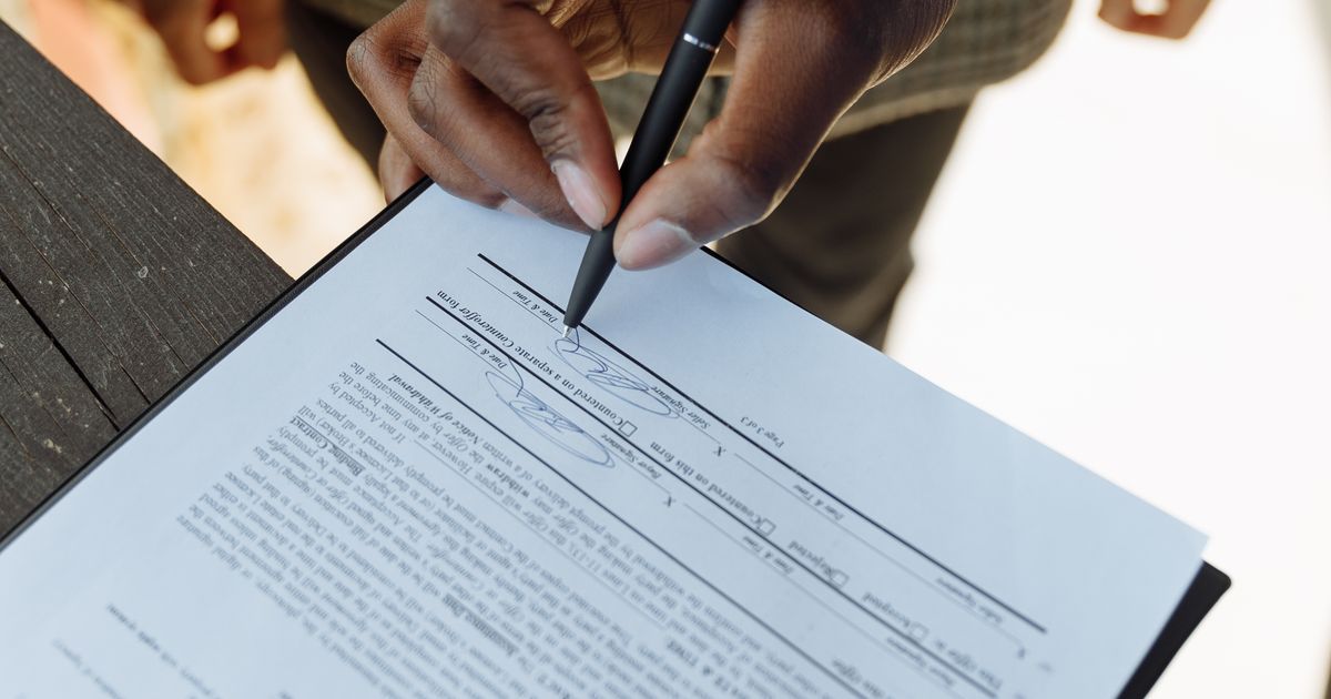 A person signing a contract, the stage at which Maryland's disclosure and delivery deadlines take effect.