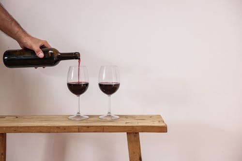 Безкоштовне стокове фото на тему «винний бокал, наливання, червоне вино» стокове фото