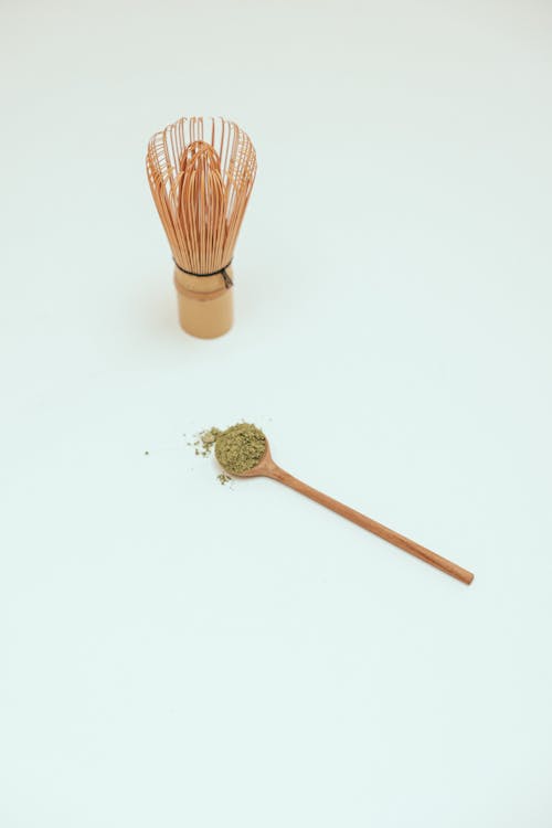 Foto profissional grátis de batedor, chá verde, colher