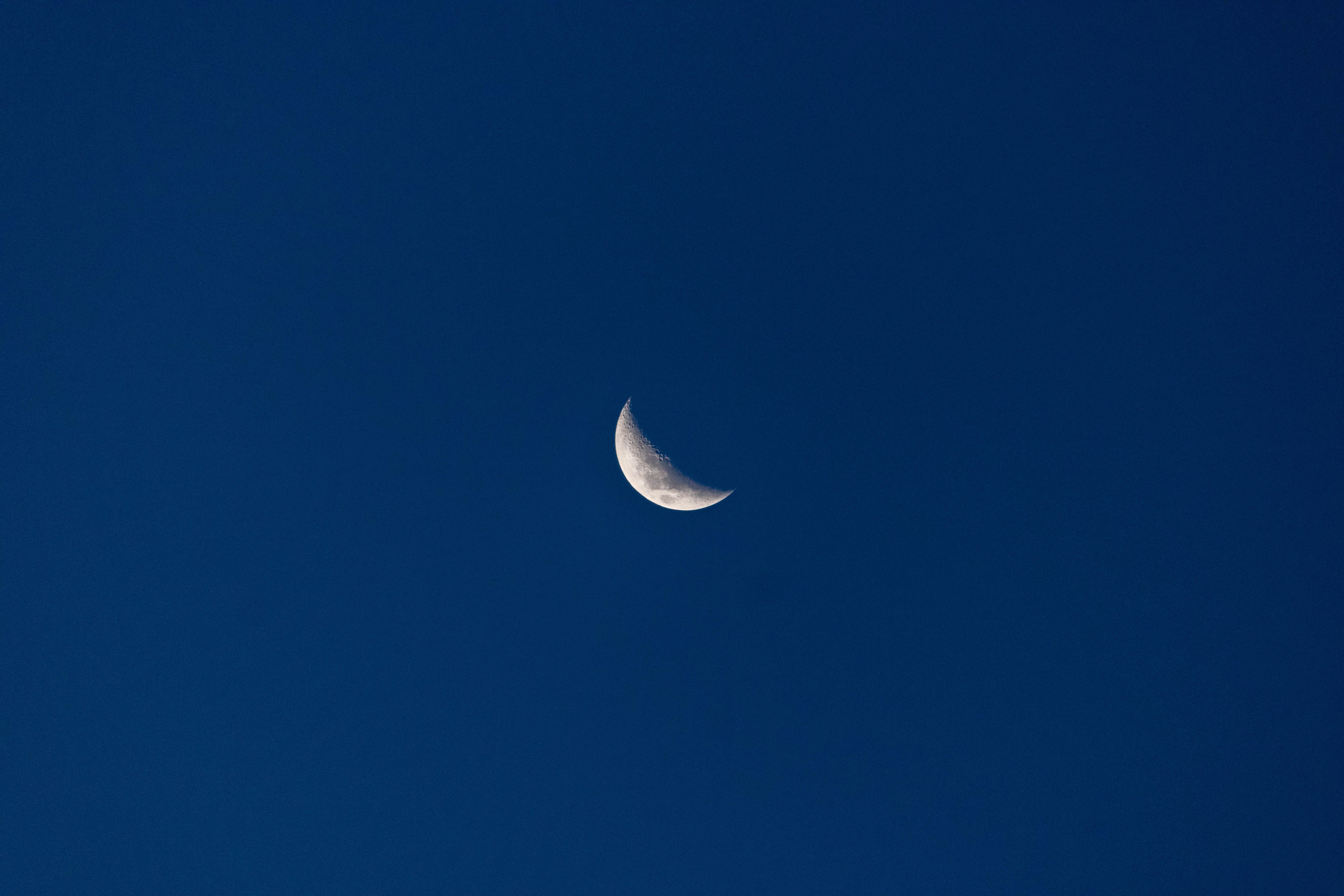 Moon and Venus Appear Side by Side in Night Sky, Global Times Reports