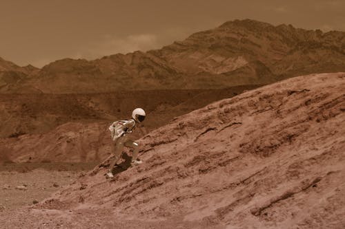 Foto profissional grátis de andando, areia, astronauta