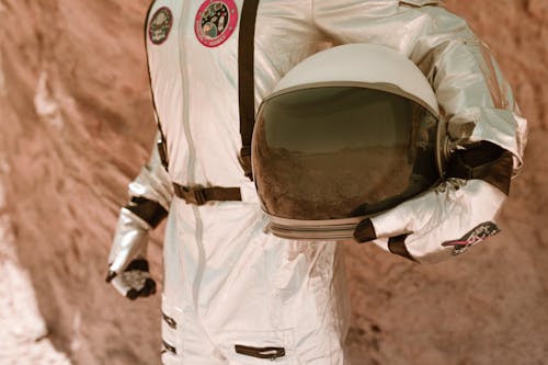 Gratis lagerfoto af astronaut, bære, eroderet