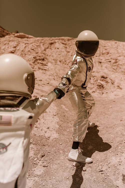 Bezpłatne Darmowe zdjęcie z galerii z astronauci, chodzenie, eksploracja Zdjęcie z galerii