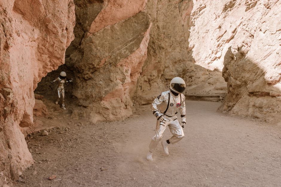 Mars astronauts may do laundry by blasting clothes with a plasma beam