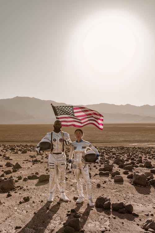 Бесплатное стоковое фото с астронавты, близость, влюбленные