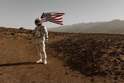 Kostnadsfri bild av amerikanska flaggan, astronaut, håller