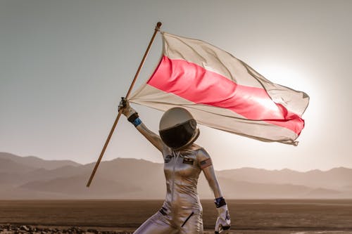 Foto stok gratis astronaut, bendera, di luar rumah