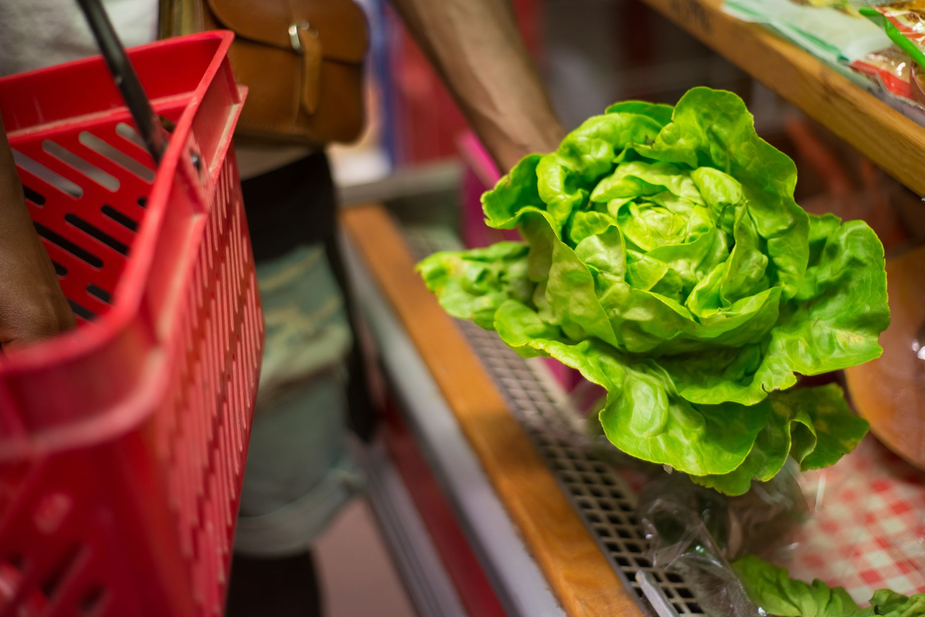 Salată cu icre de hering retrasă din magazine din cauza bacteriilor