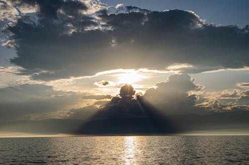 Free Sunlight Peeking through Clouds Stock Photo