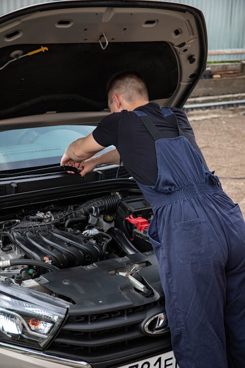 Fotos de stock gratuitas de arreglando, capó, coche