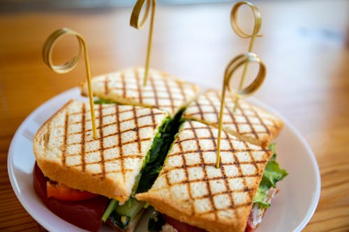 Безкоштовне стокове фото на тему «їжа, керамічна тарілка, сендвіч» стокове фото