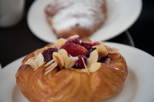 Free Close-up of a delicious fruit and almond pastry on a ceramic plate. Stock Photo