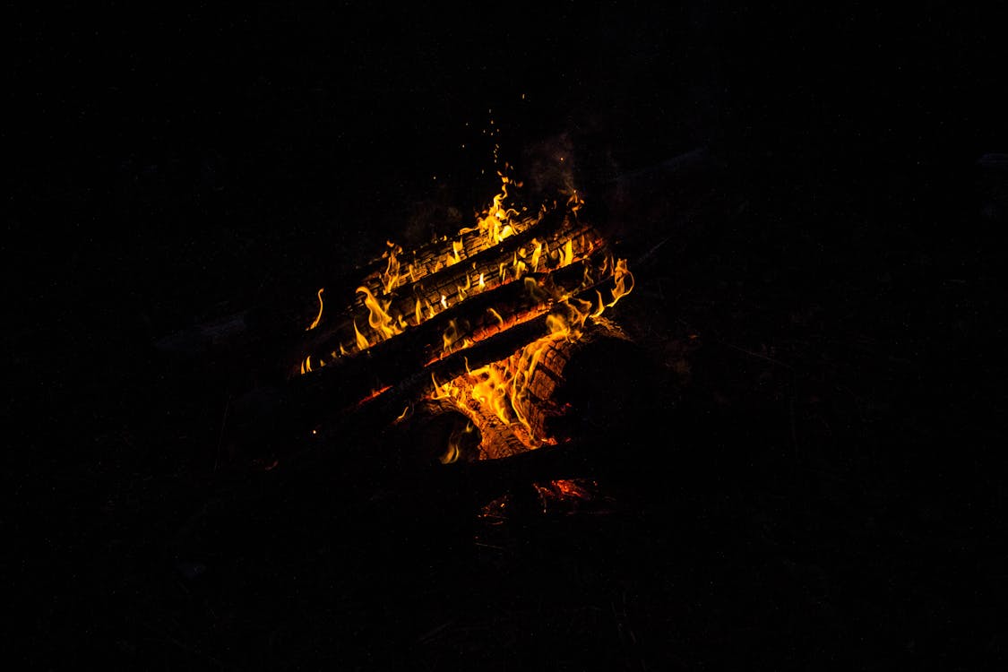 밤, 불, 불씨의 무료 스톡 사진