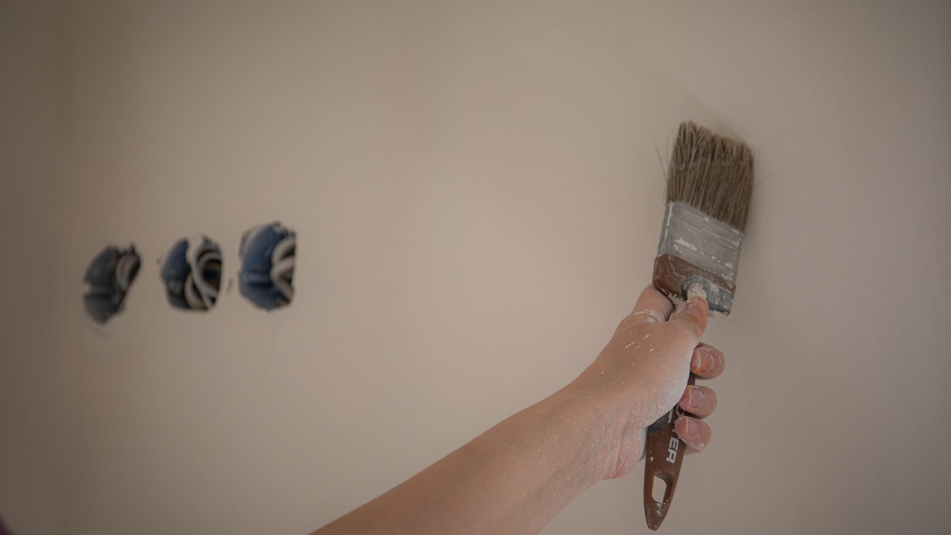 Painter and Decorator Maintenance in Cyprus: What and When — illustrasjonsbilde