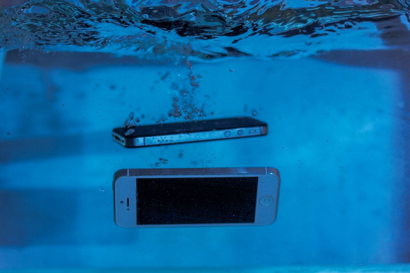 Detailed smartphone motherboard diagnosis under professional tools