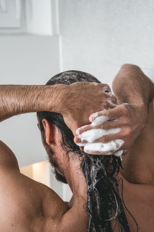 Free A Person Talking a Shower Stock Photo