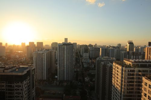 Free Stunning skyline view at sunset with dramatic sky and modern skyscrapers. Stock Photo