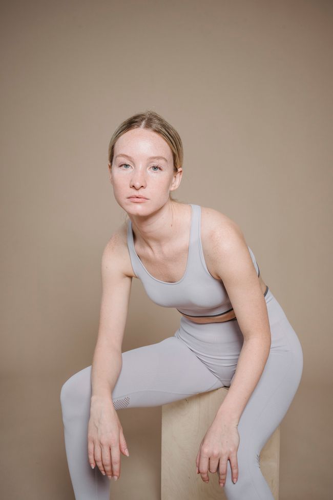 Model in a light grey seamless activewear set — photo by Sasha Kim on Pexels