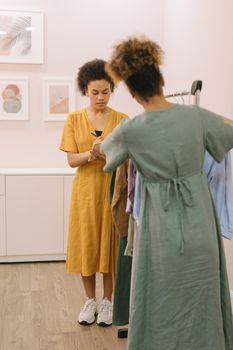 Liquidação de Moda Feminina: Como Aproveitar Boas Peças com Estilo - imagem 3