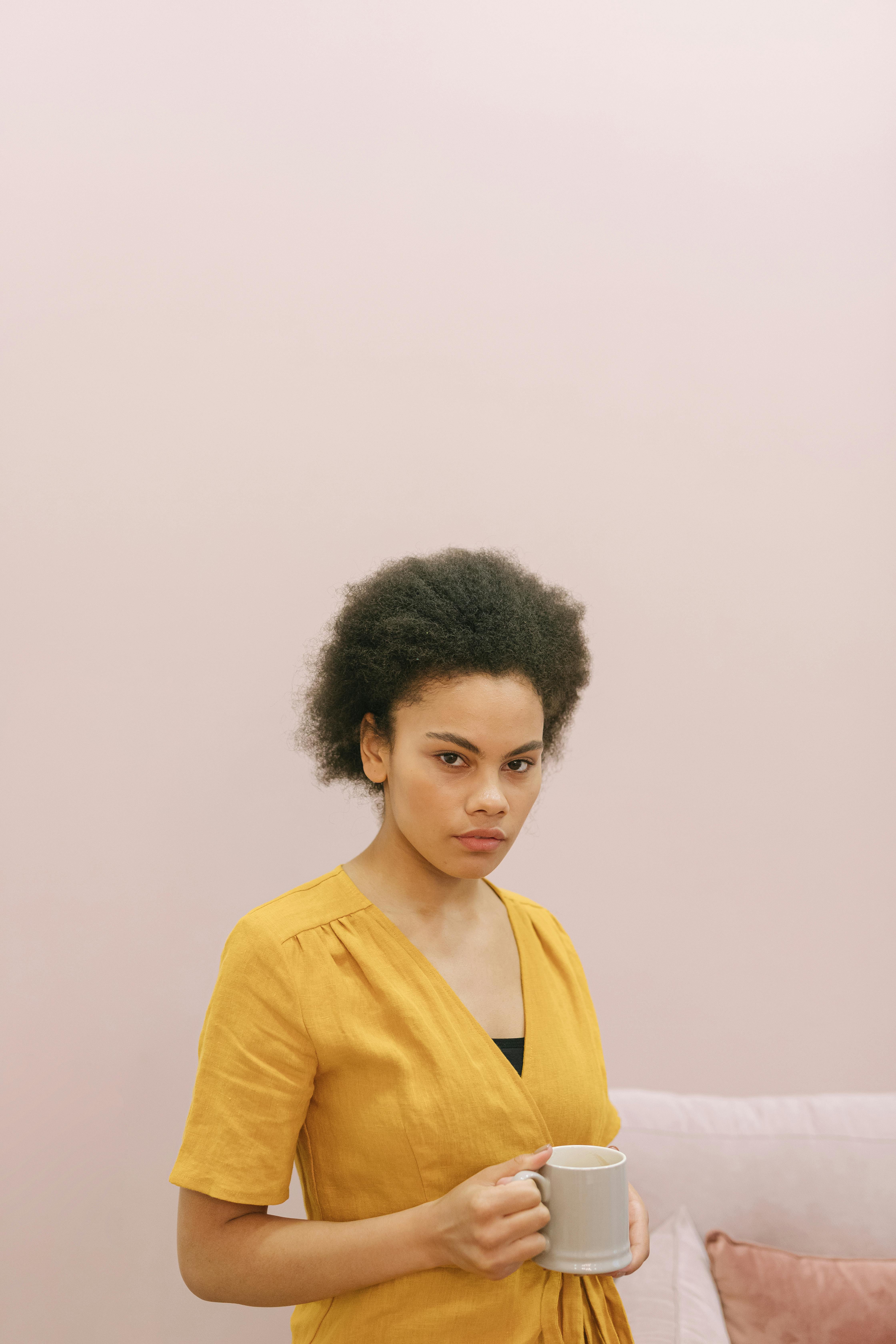 Gratis Foto stok gratis anak muda, bagus, baju kuning Foto Stok