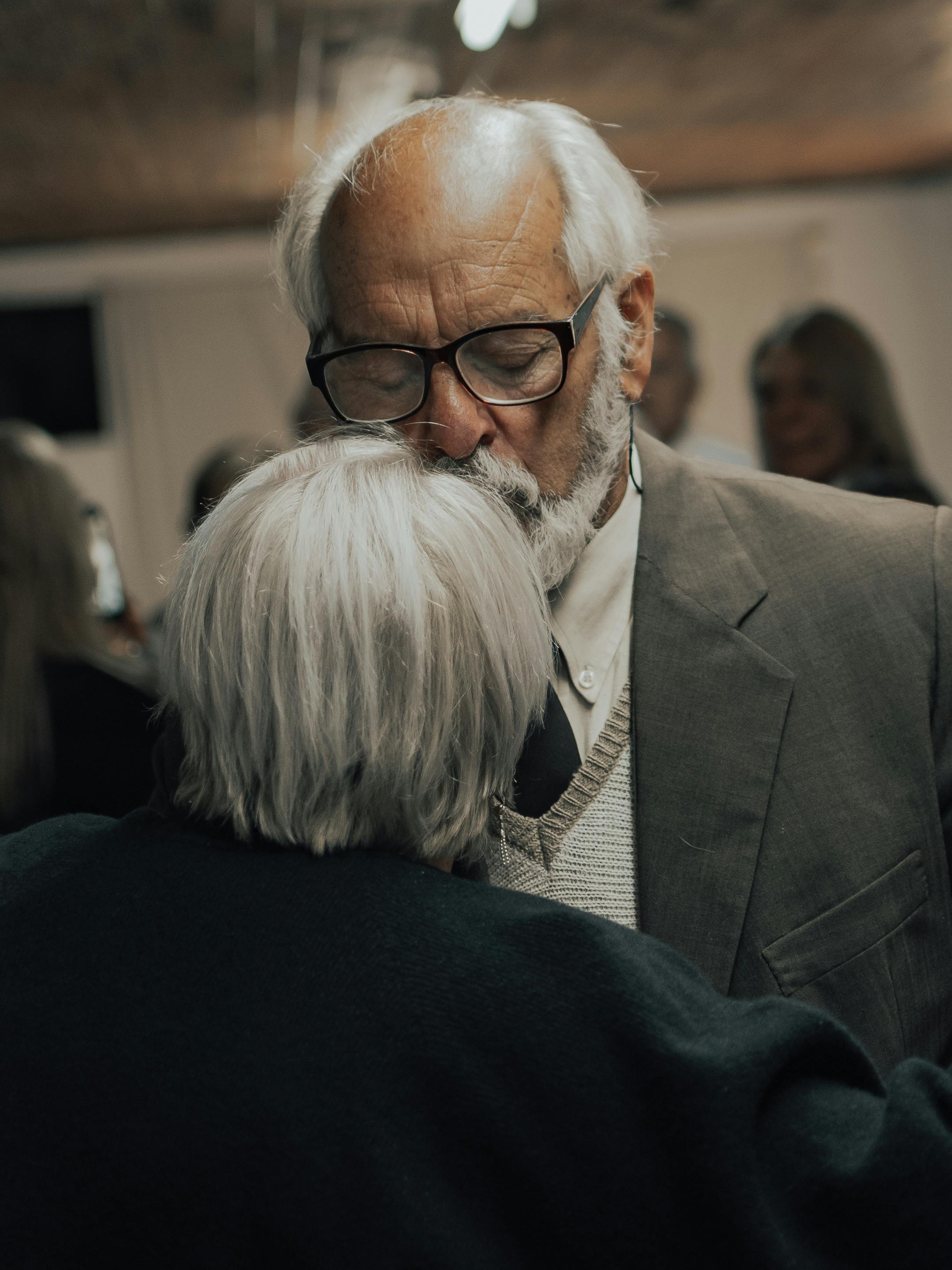 What is the minimum age for kissing India?